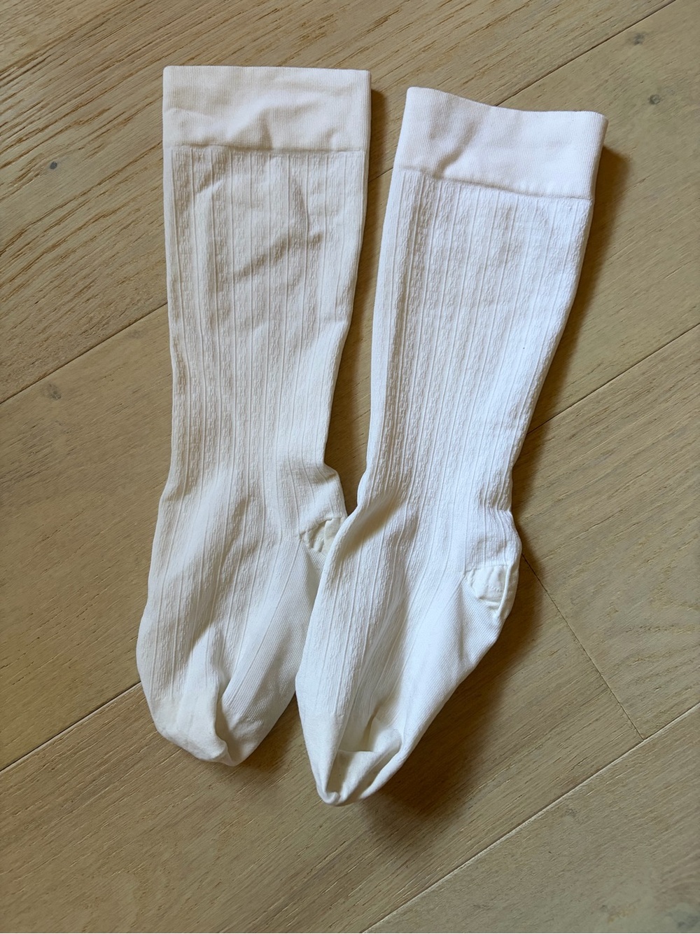 NWOT Classic White Ribbed Support Knee Highs